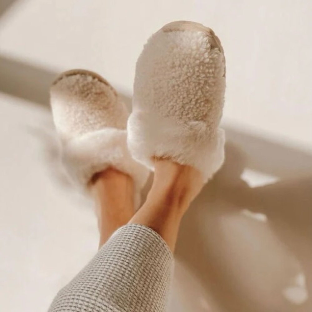 Emu Australia Jolie Teddy shearling sheepskin slippers. 🤍